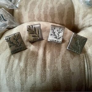 6 Cabinet knobs, 1-1/8”